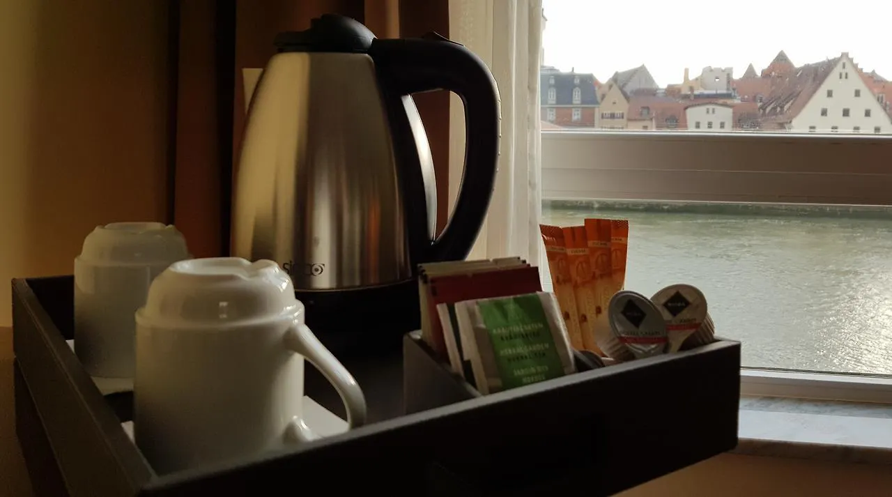**** Hotel SORAT Insel-Hotel Regensburg Duitsland